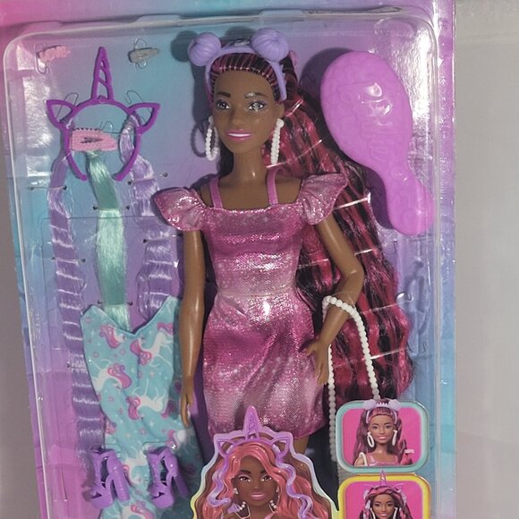 Barbie Fun and Fancy Doll & Accessoriers Set, Extra Outfits & Accessories - Picture 1 of 16